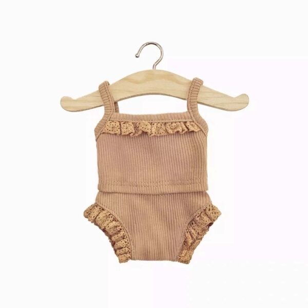 Girls' underwear in knit and lace