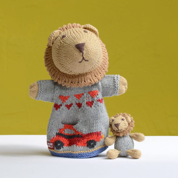 Lion puppet with baby pouch
