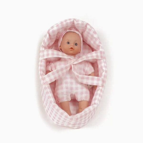 Mini Téa and her pink petal gingham bassinet