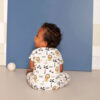 Short baby jumpsuit with lion print - Image 3