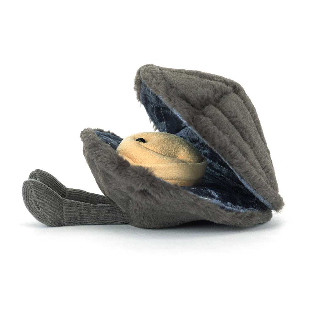 Amuseable Michelle Mussel - Image 4