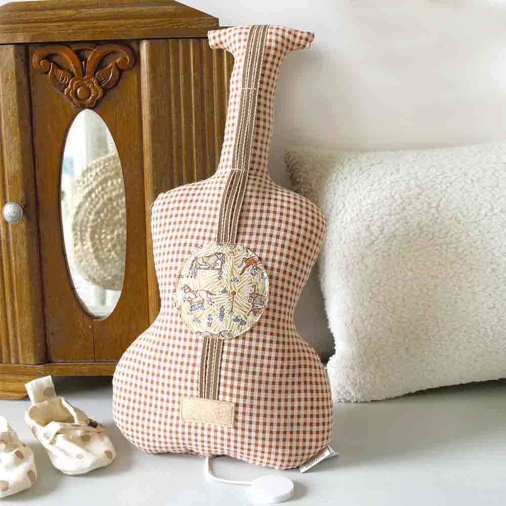 La Javanaise Guitar Music Box
