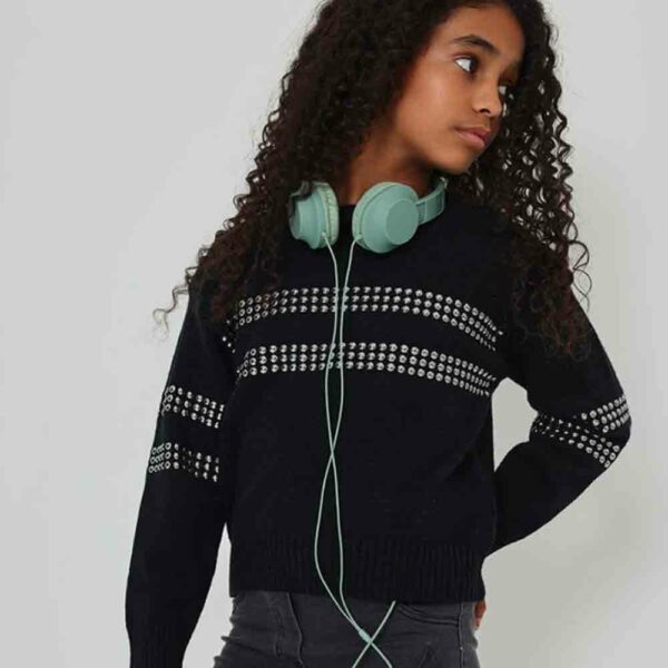 Girls' sweater with studs